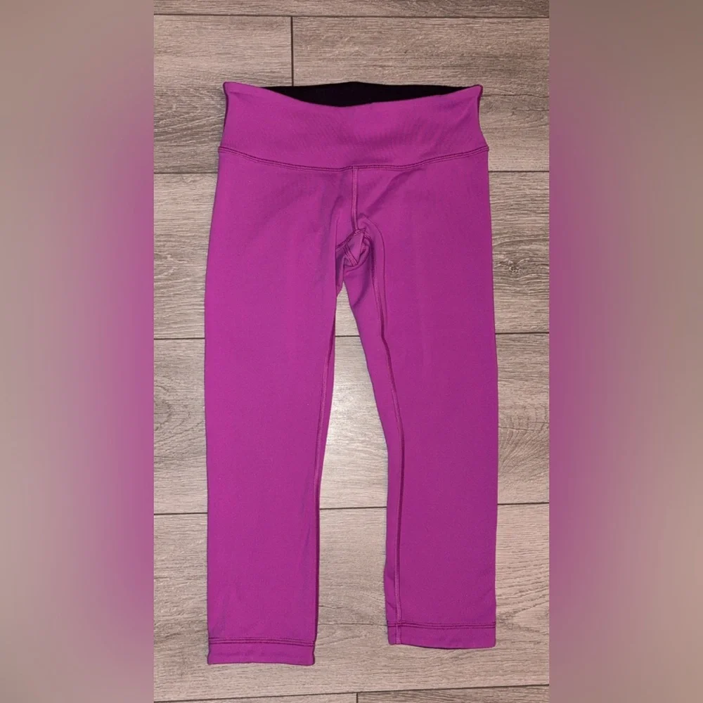 Lululemon Size 6 Cropped Leggings Purple Magenta Athletic - Picture 4 of 10